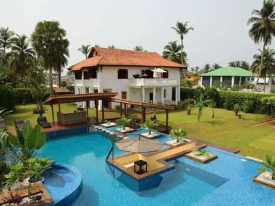 JOLI DUPLEX AVEC PISCINE DE TYPE COLONIALE