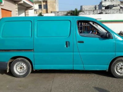 TOYOTA HIACE