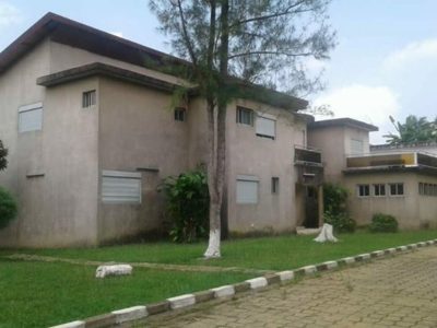 Villa duplex de 10 pièces à COCODY Angre 7 ème tranche.
