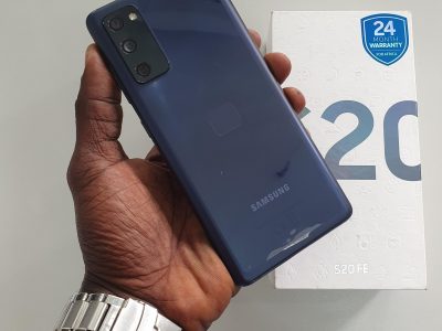 SAMSUNG S20 SE