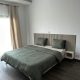 Appartement meublé 3 pièces au quatrième étage avec ascenseur.