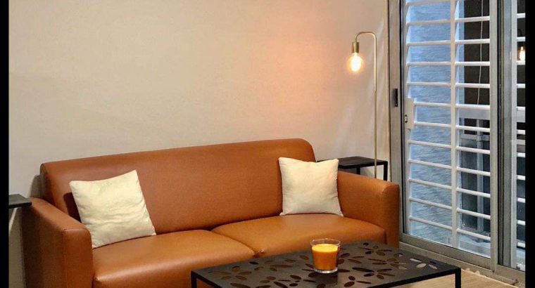 Studio meublé, niché au 2ᵉ étage d’un immeuble calme à Cocody
