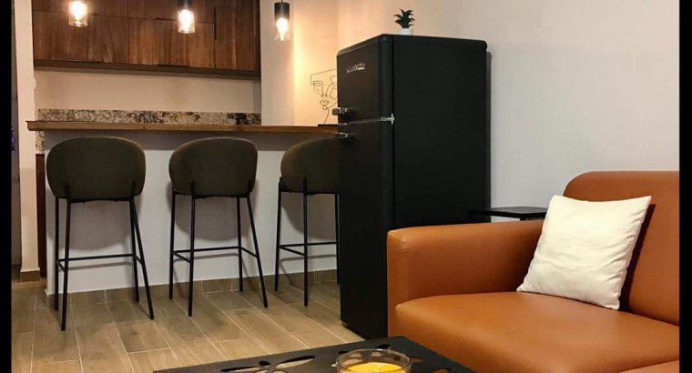 Studio meublé, niché au 2ᵉ étage d’un immeuble calme à Cocody